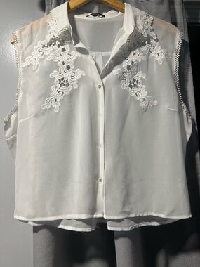 Forever 21 White Sleeveless Lace-Appliqué Button-Front Top